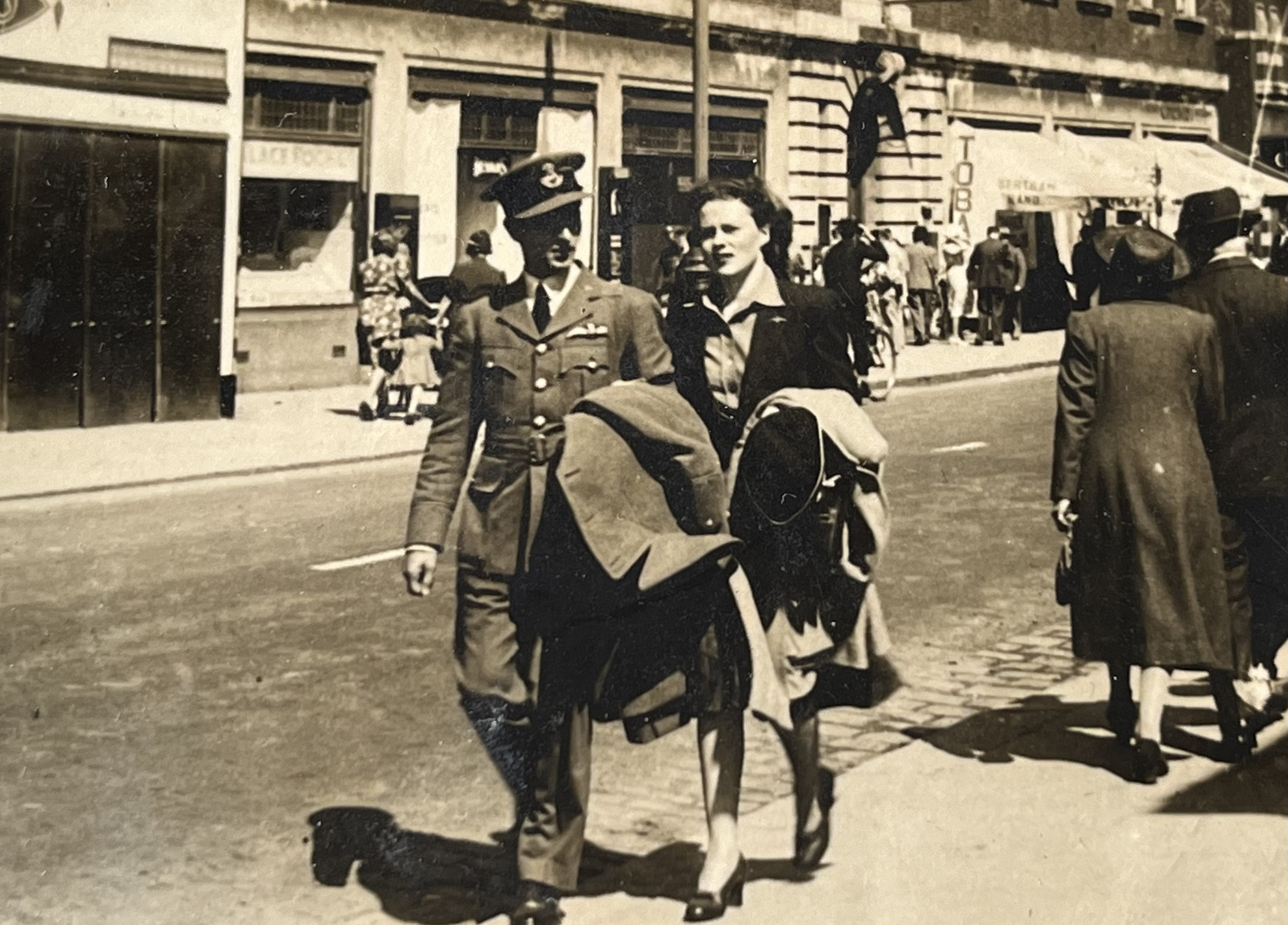 pilot-officer-bate-and-mrs-bate